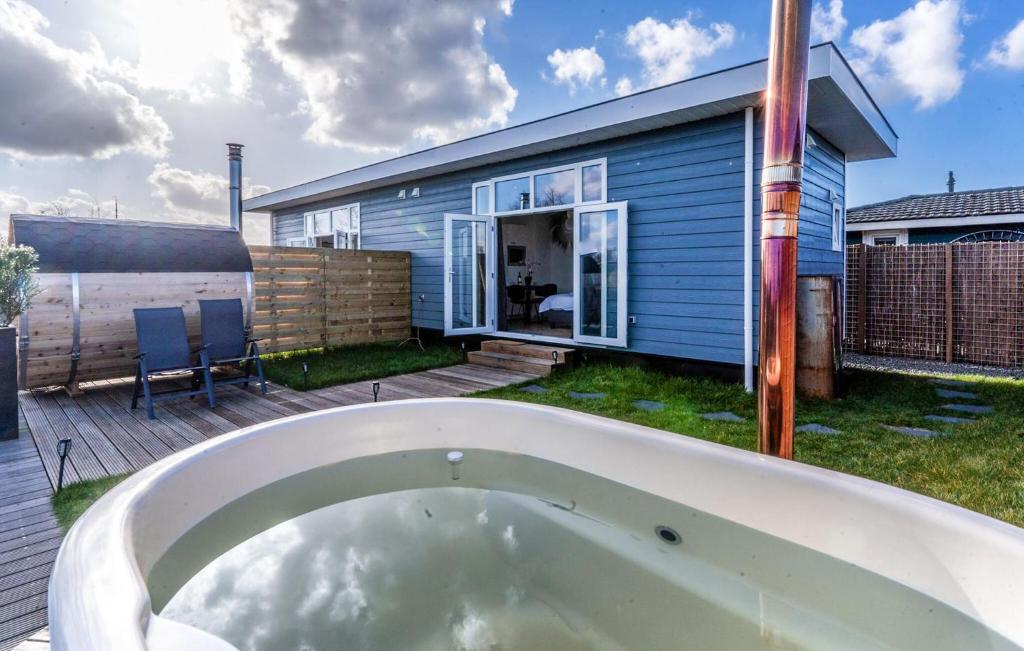 Buitenaanzicht met hottub